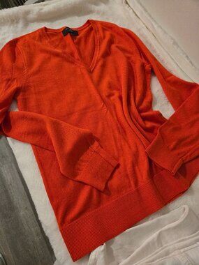 NWOT Banana Republic V-neck Sweater, Small